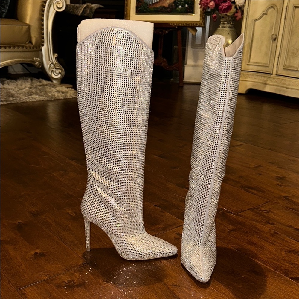 Boutique 9 White Heeled Boots with Stiletto Heel